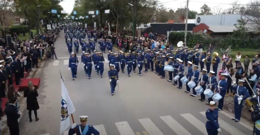 Tradicional desfile funense por 25 de mayo