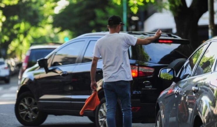 Proyecto busca prohibir lo cuidacoches en funes
