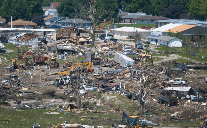 El devastador paso del tornado